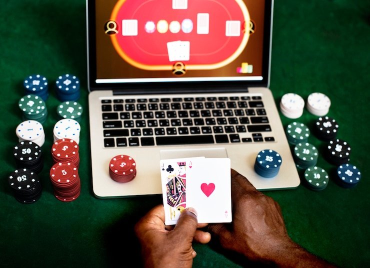 Kartu syarat promosi pada layar ponsel